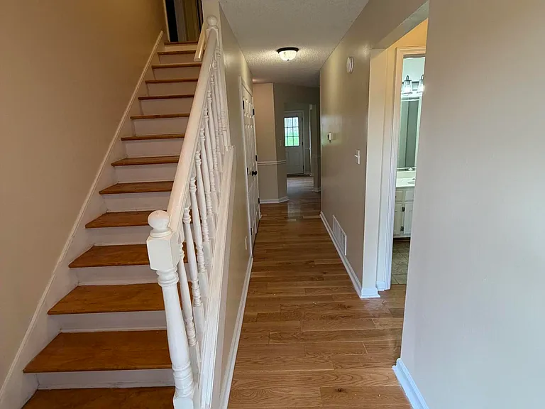 7632 Tally Ho Dr E — Photo 2