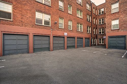 Roosevelt Apartments: Garages & Parking Spaces