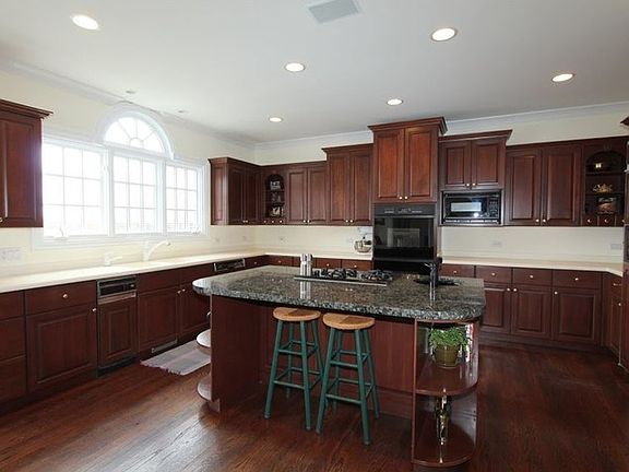 2nd image of 1761 Meadowview Cir