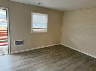 7-400 W Hay St, Springfield, IL 62702
