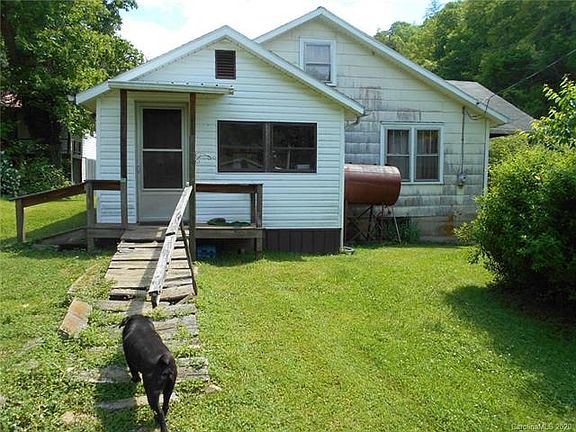 4th image of 18 Davis Ln