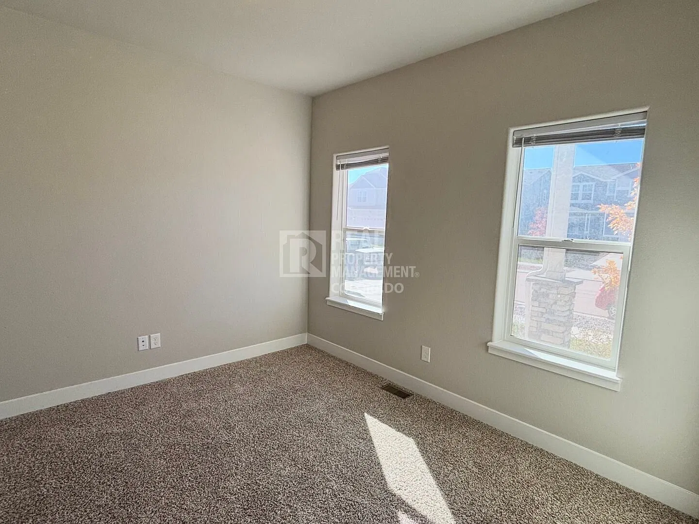 Spacious 4BR Home with 3-Car Garage, Solar Panels & Central AC — Photo 2