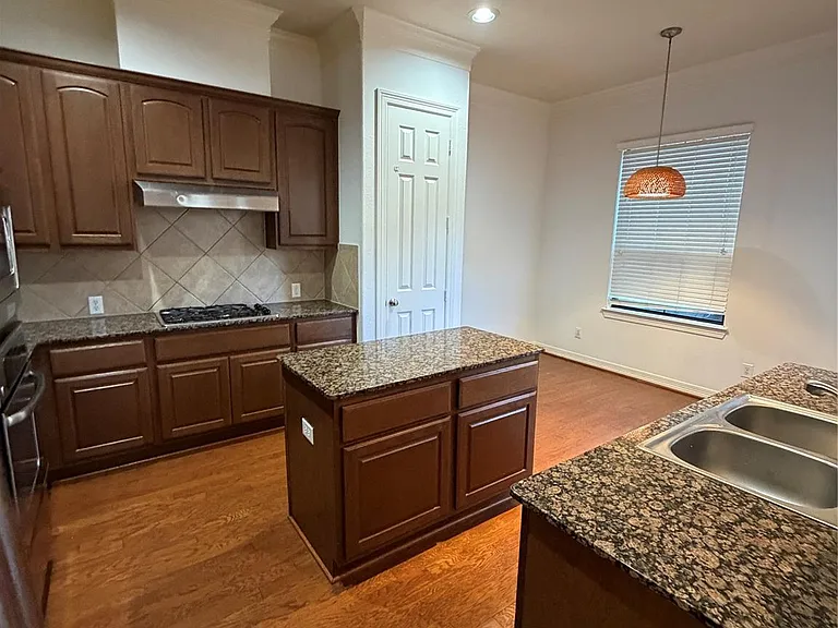 11602 Royal Oaks Xing — Photo 10
