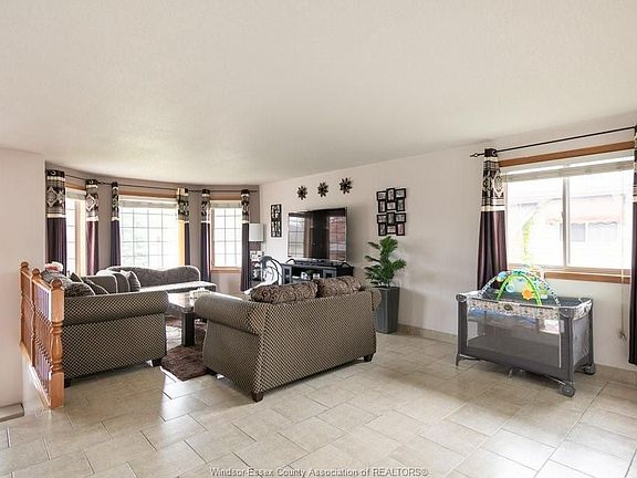 3rd image of 854 Silverdale Dr