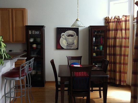 Eat-in kitchen