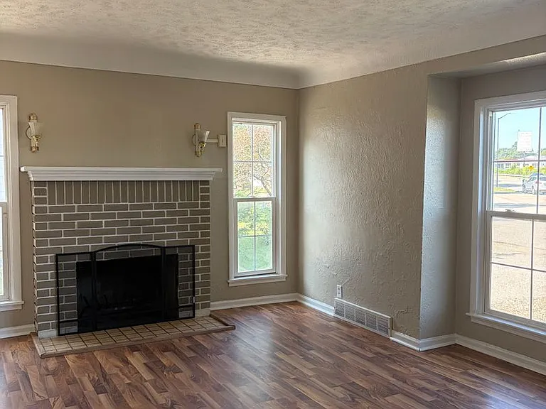 137 Highland Ave — Photo 3