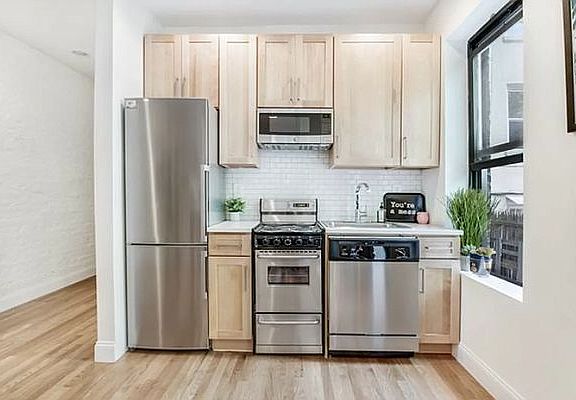 2nd image of 128 W 13th St APT 8