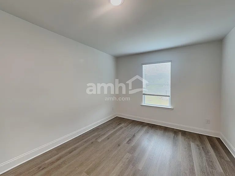 1207 Livengood Way — Photo 17