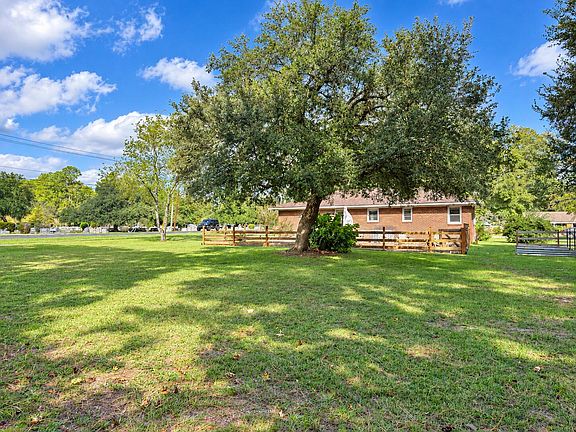 4th image of 419 Forest Cir