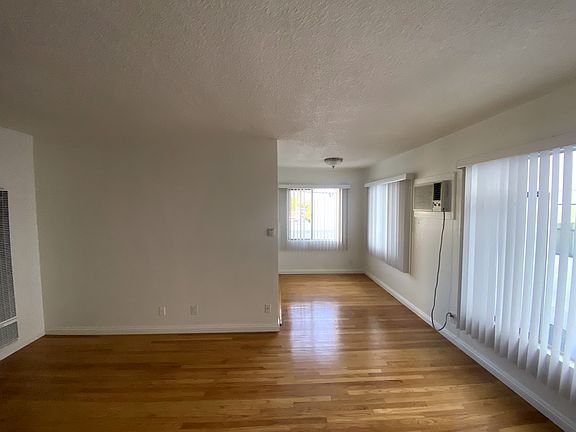 2nd image of 912 Wilcox Ave APT 8