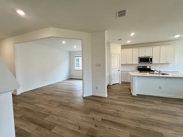 1129 Flameleaf Dr — Photo 7