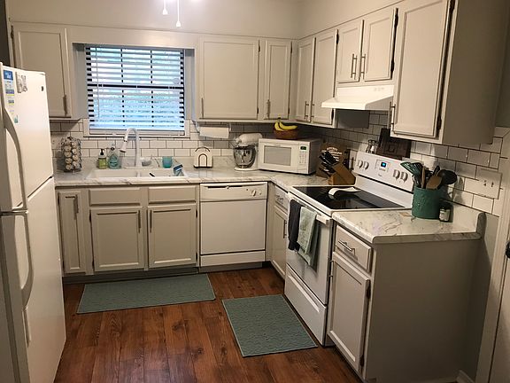 3rd image of 7725 Beechwood Dr