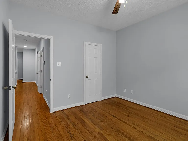 341 W 23rd St — Photo 18