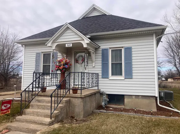 308 W Santa Fe Ave #304, Holyrood, KS 67450