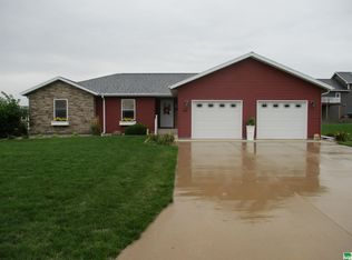 910 Amber Dr, Cherokee, IA 51012