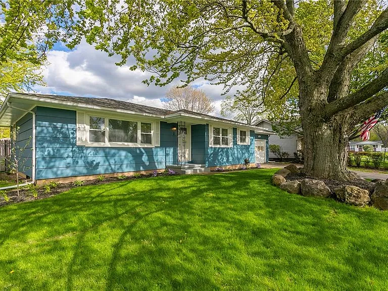 2 Kennedy Cir — Photo 2