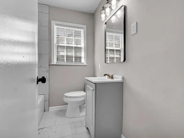 3537 W Deerwood Ave — Photo 4