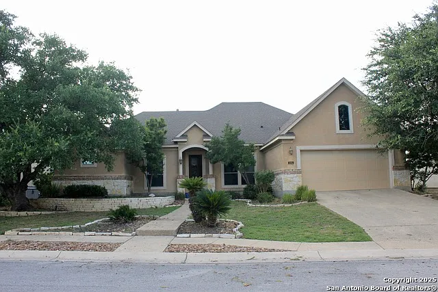 215 Evans Oak Ln