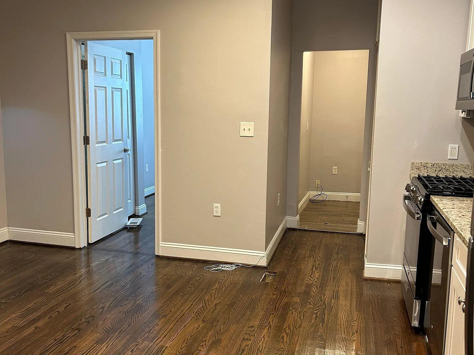 2 bed, 750 sqft, $2,300 — Photo 4