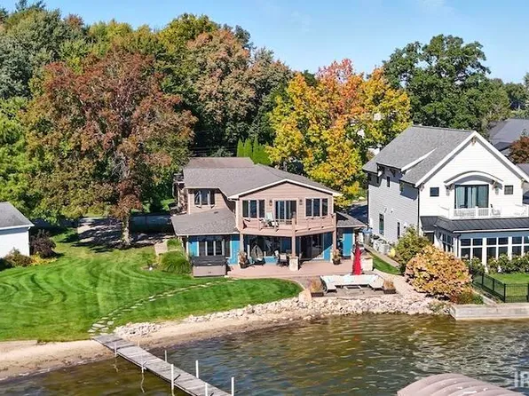1127 Country Club Ln, Warsaw, IN 46580