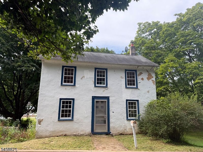 2nd image of 79 Mill St