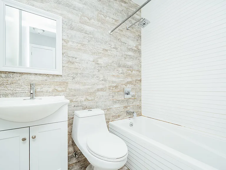 900 Flushing Ave #1R — Photo 2
