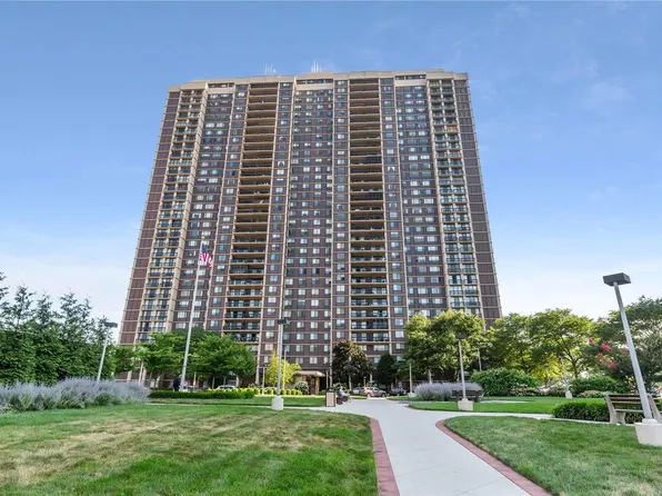 270-10 Grand Central Parkway #17L, Floral Park, NY 11005