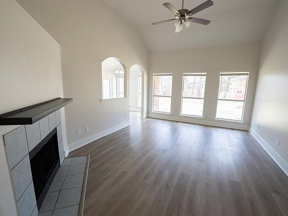 2nd image of 399 Sunrise Cir