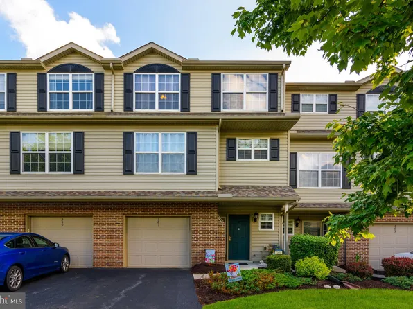 261 Osprey Ln, Hummelstown, PA 17036