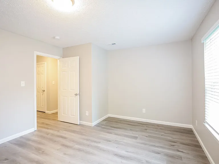 10607 Pickens Ct — Photo 11
