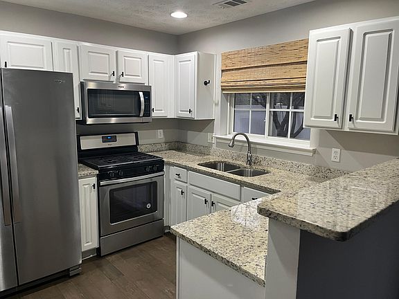 2nd image of 447 W Oaks Trl