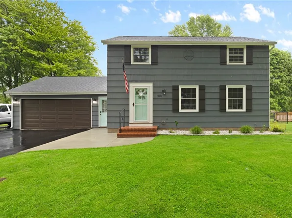 218 Champion Ave, Webster, NY 14580
