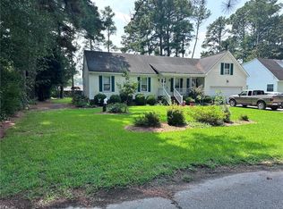 121 Causeway Dr, Chesapeake, VA 23322