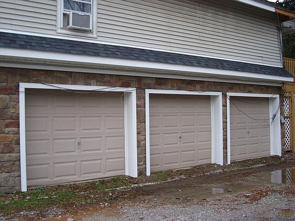 One Garage Bay for Tenant