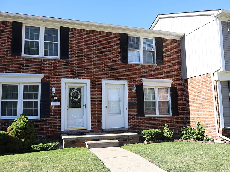 36806 Park Place Dr — Photo 1