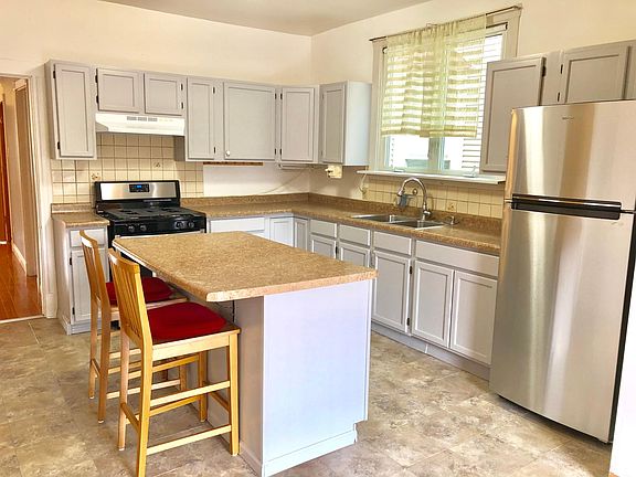5th image of 3733 N Sacramento Avenue # First Floor
