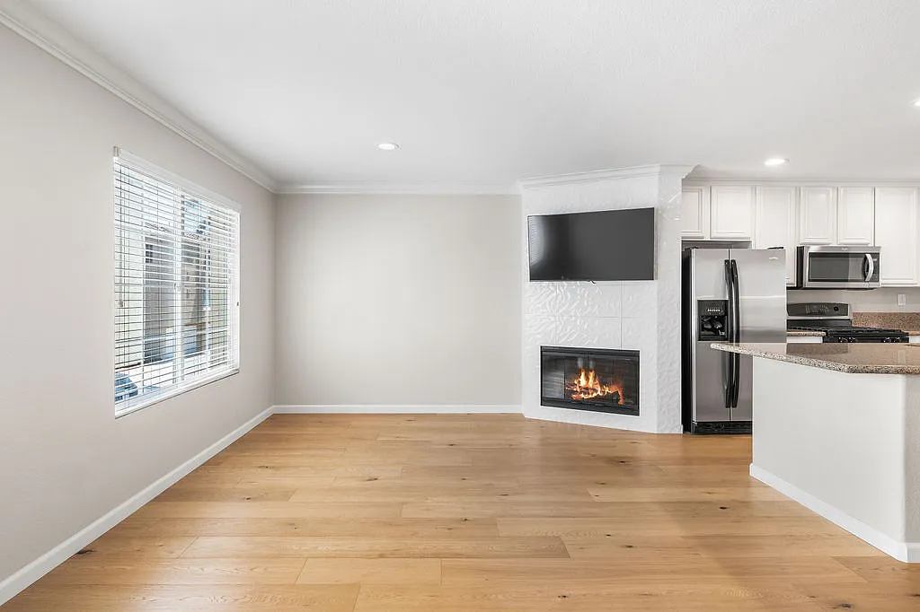 2 bed, 2.5 bath, 1202 sqft, $3,900 — Photo 3