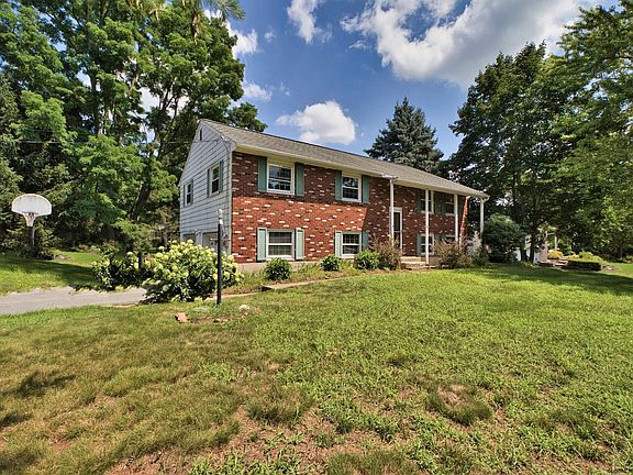 2nd image of 5 Cambridge Dr