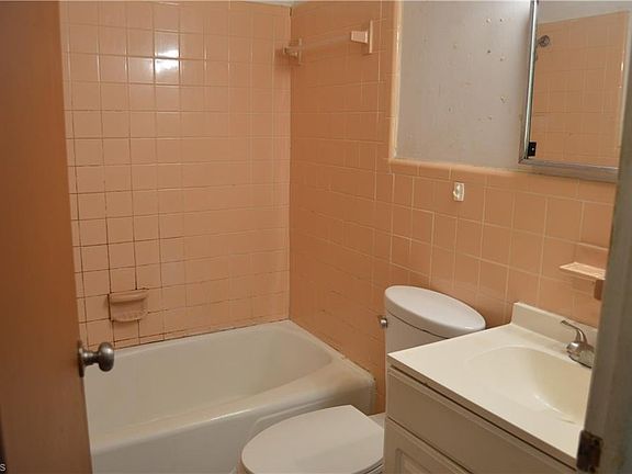 4th image of 102 Lassiter Dr