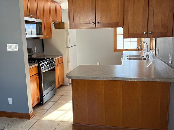 kitchen with room for 3 bar stools on dining room side