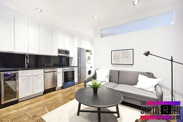 Rented by R New York | media 24