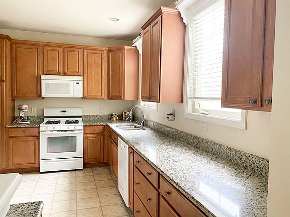 3rd image of 2513 White Pine Cir