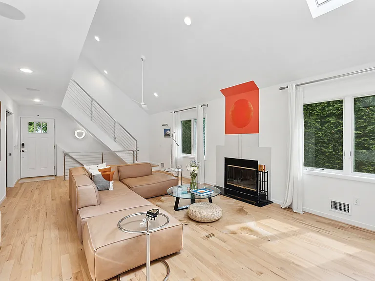 50 Terry Dr — Photo 6