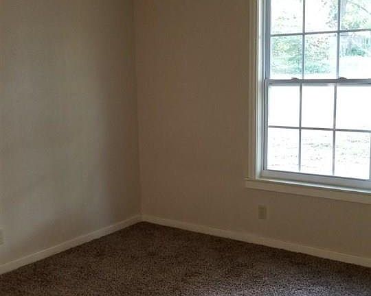 5th image of 103 Senter Ave