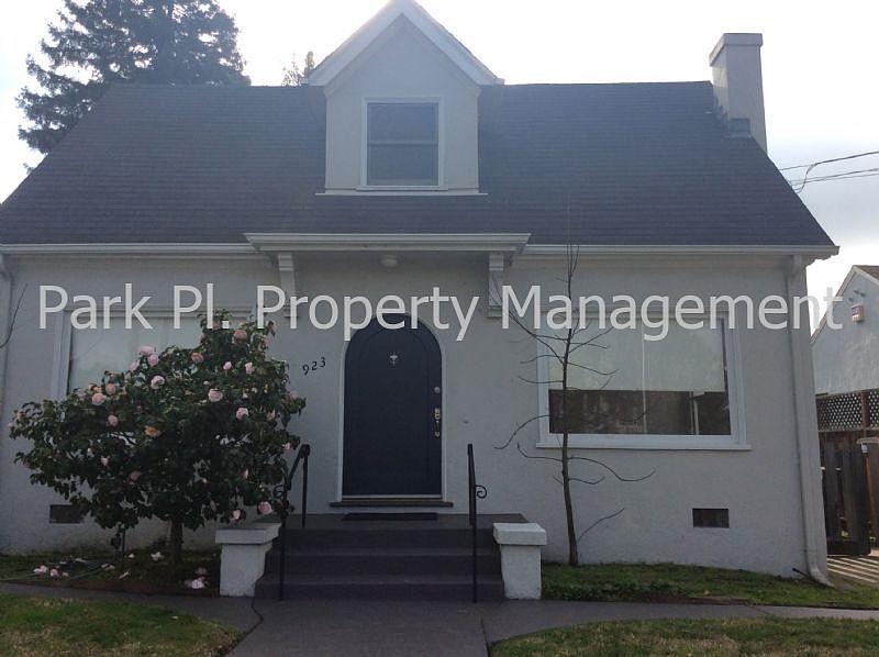 1st image of 923 Helen Ave
