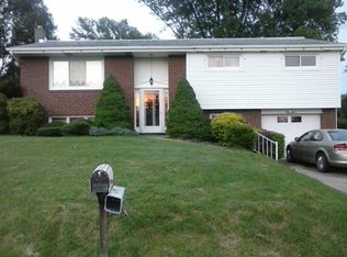 412 Hillview Dr, New Kensington, PA 15068
