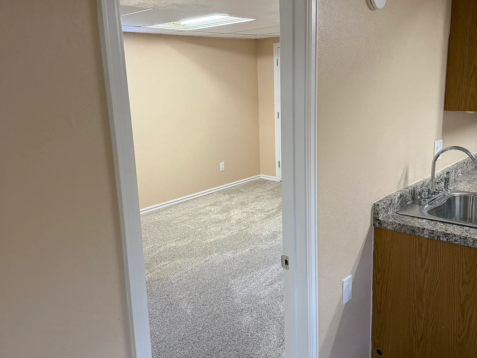 4 bed, 1.5 bath, 1865 sqft, $1,100 — Photo 2