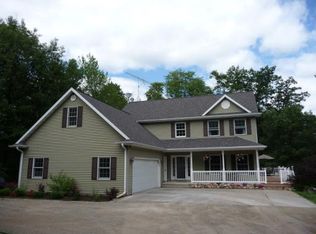 E1774 Garfield Ln, Waupaca, WI 54981