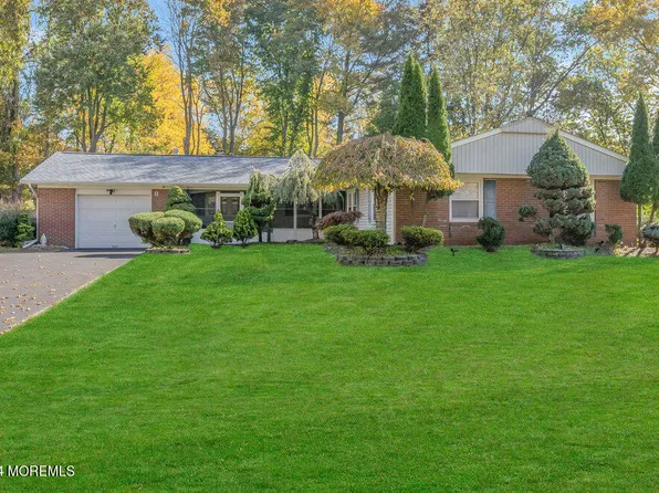 8 Mcintosh Lane, Manalapan, NJ 07726