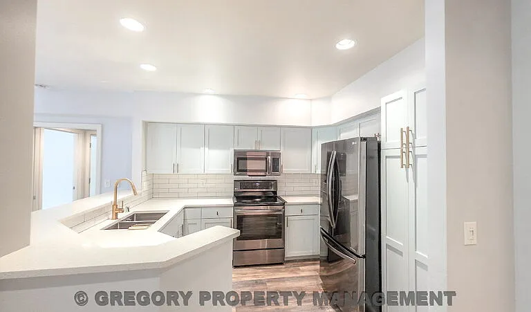 925 110th Ave NE #306 — Photo 8
